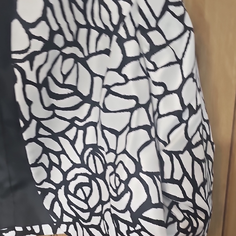 Evan Picone Black and White Floral Blazer - Picture 6 of 7